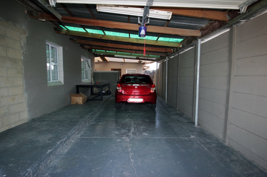 2 Bedroom Property for Sale in Elsies River Western Cape